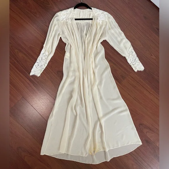 Vintage 100% silk lace wedding sheer robe victoria’s Secret original one size - Picture 10 of 16